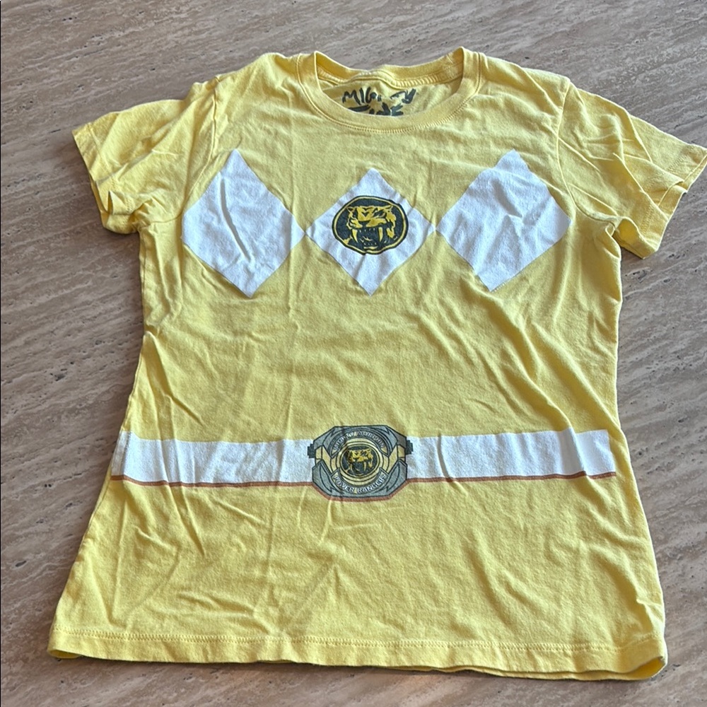 Yellow Power Rangers juinors T-Shirt. Size medium